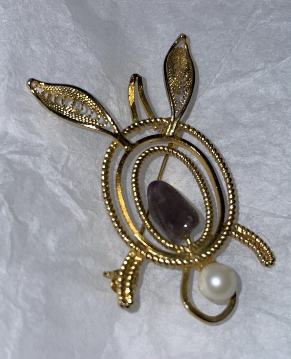 Vintage Gold Tone Turtle Brooch Pin with Pearl & Amethyst Detail ￼Marked Japan